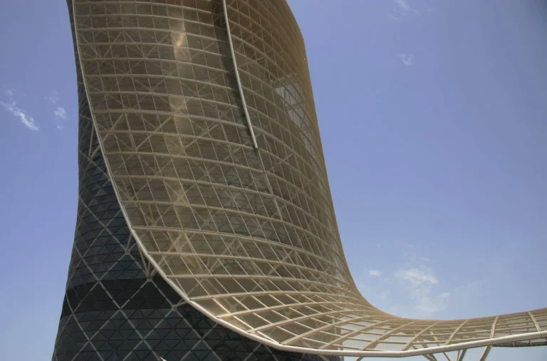 Best Architectural Mesh Options: A Technical Guide to Metallic Enclosures